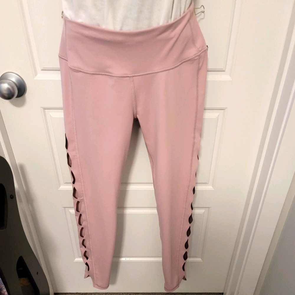 Gorgeous Victoria Sport knockout leggings .